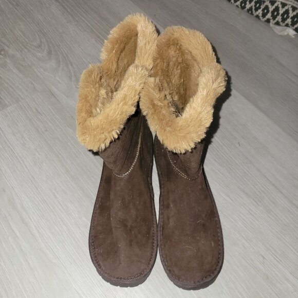 MUK LUKS ESSENTIALS‎ NEW Brown Shearling Lined Comfort Cozy Athleisure Boots 8 - Picture 3 of 7